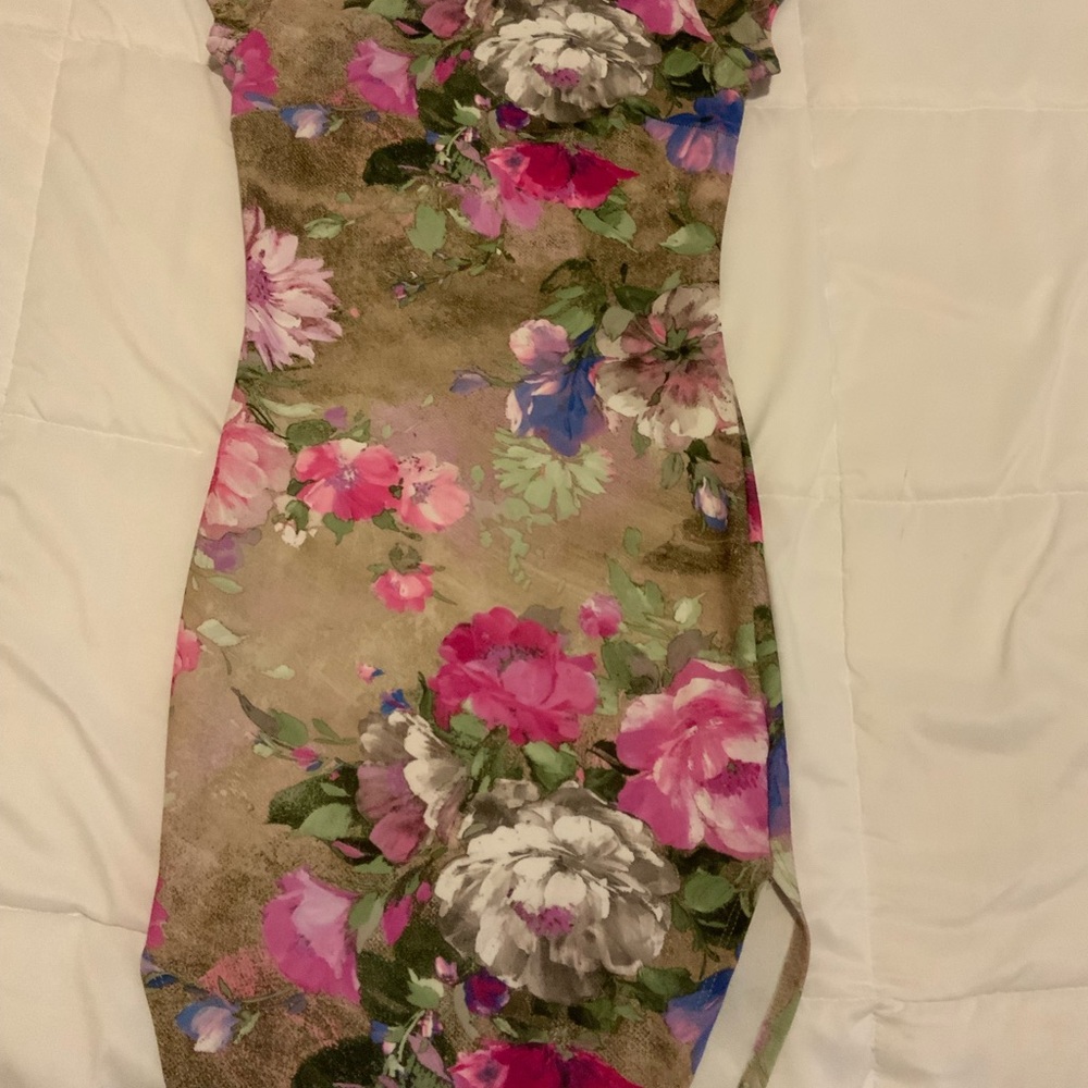 Mini flower dress / worn once / short sleeve - Picture 5 of 6